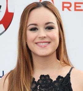 Hayley Orrantia: Bra Size and Body Measurements。